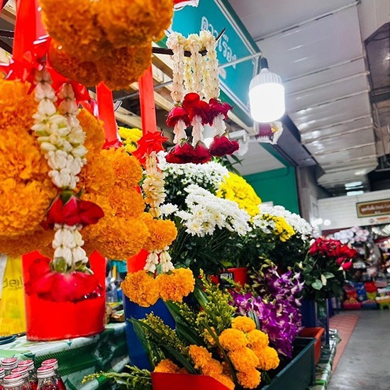 ตลาดบันซ้าน โซนดอกไม้ - บริษัท ตลาดสด ภูเก็ต จำกัด - ตลาดบันซ้านโซนดอกไม้ 