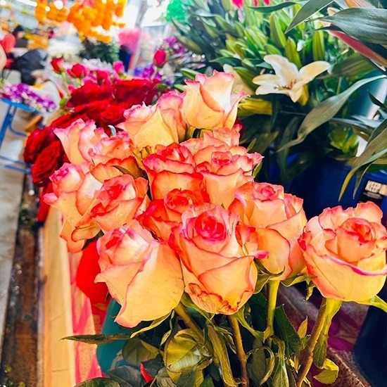 ตลาดบันซ้าน โซนดอกไม้ - บริษัท ตลาดสด ภูเก็ต จำกัด - ตลาดบันซ้านโซนดอกไม้ 